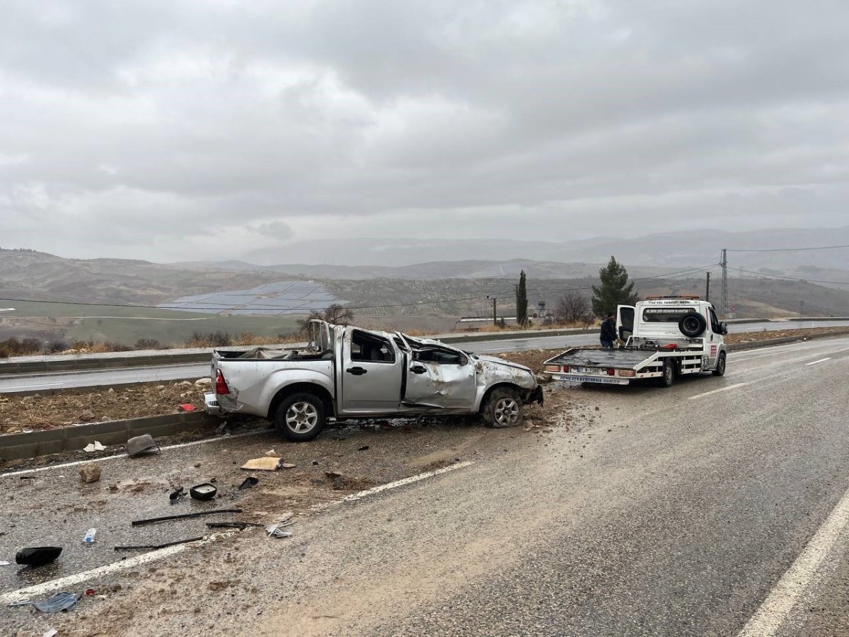 Adıyaman-Besni Yolunda Kamyonet Kazası