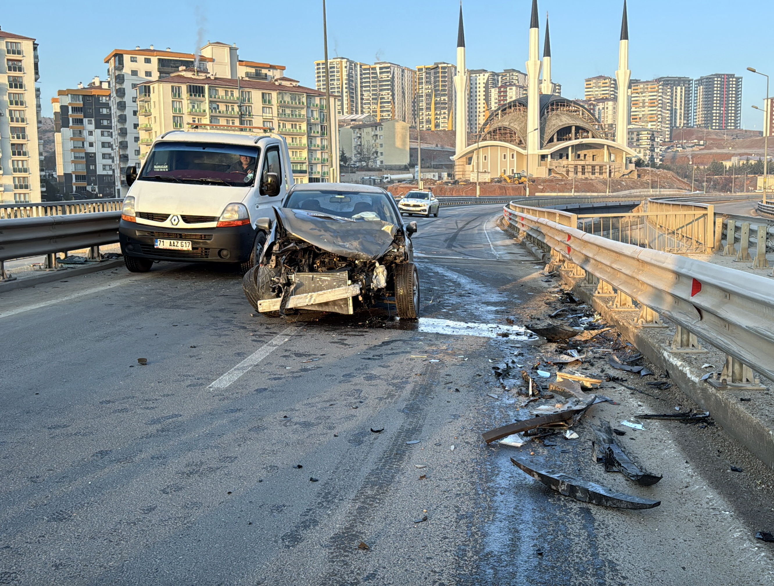 Alparslan Türkeş Bulvarı'nda Zincirleme Kaza: 6 Yaralı