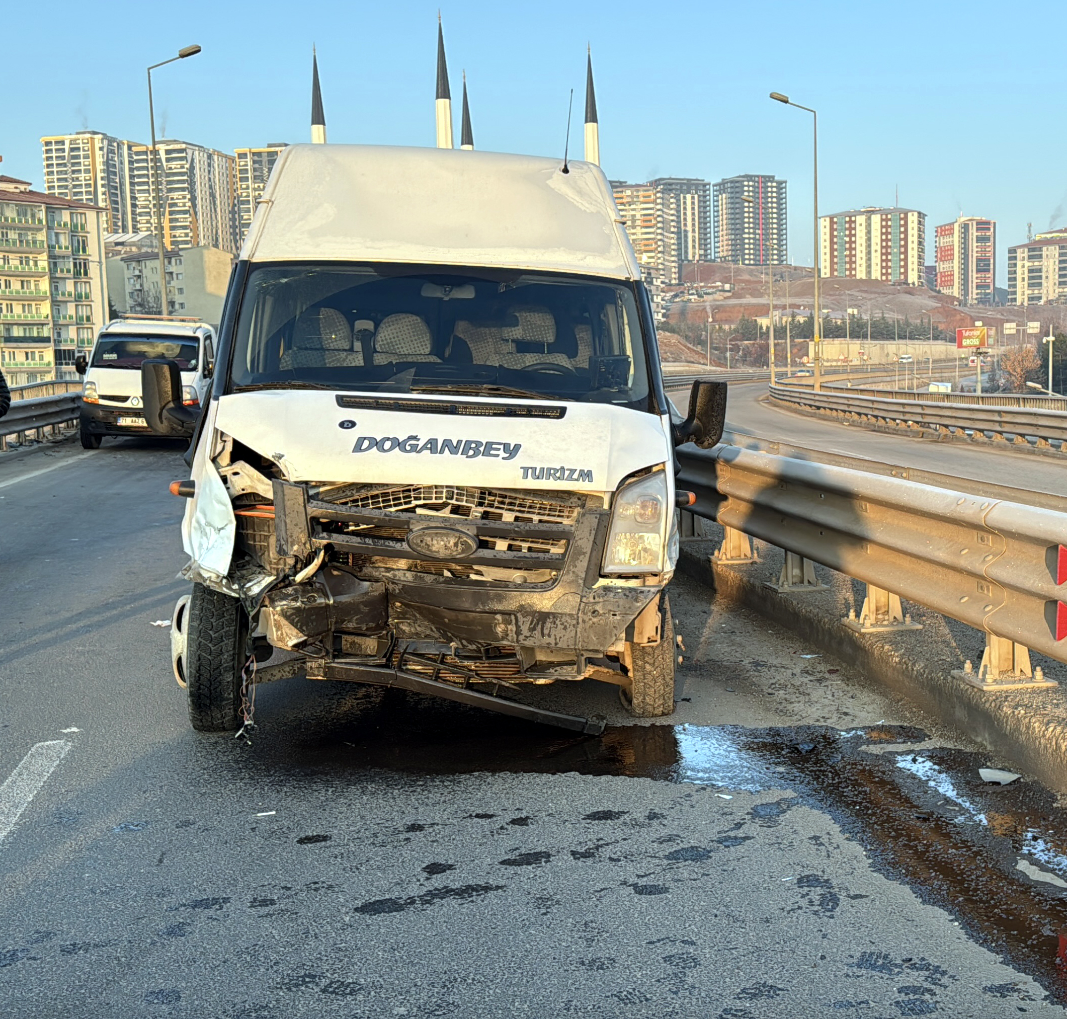 Alparslan Türkeş Bulvarı'nda Zincirleme Kaza: 6 Yaralı