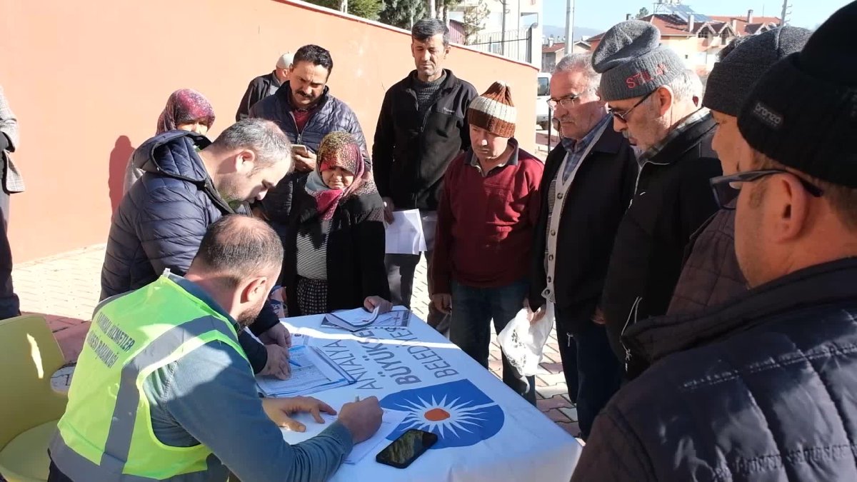 Antalya Büyükşehir Belediyesi’nden Çiftçilere Toros Fıstığı Fidanı Desteği