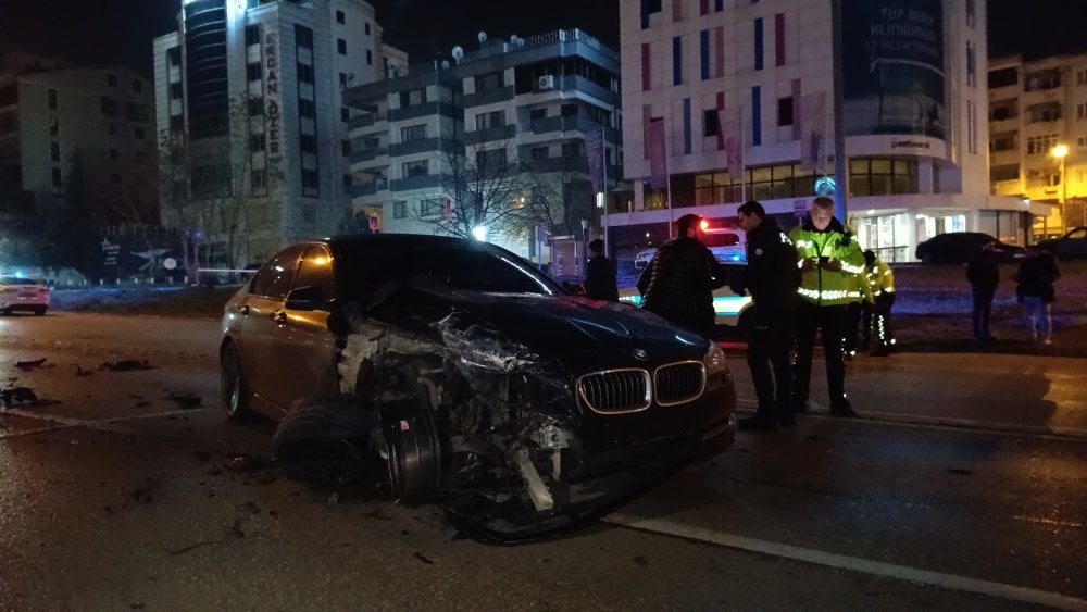 Bursa'da Kaza: Ters Yönde Giden Araç TIR ile Çarpıştı