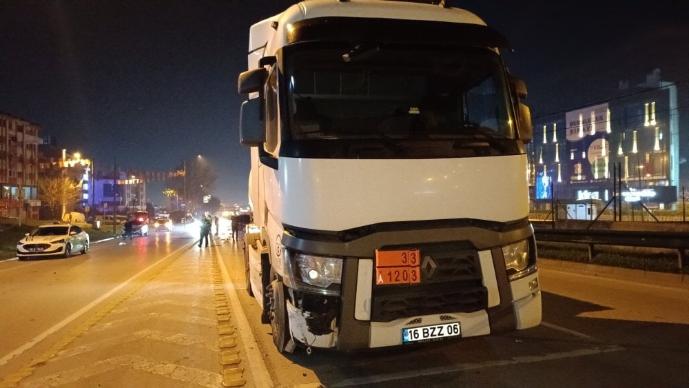 Bursa'da Ters Yönde Giden Araç TIR ile Çarpıştı