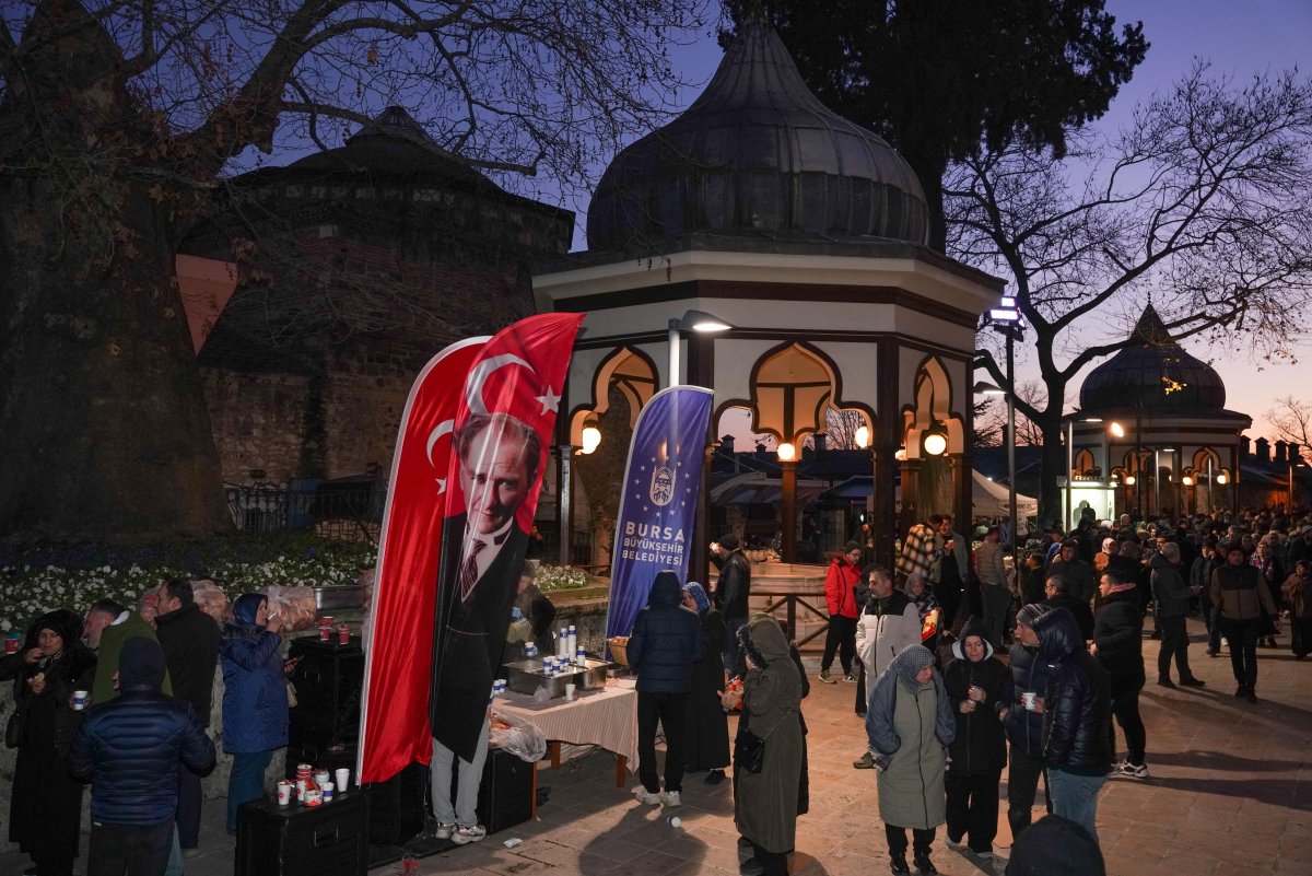 Bursa'da Yılın İlk Sabah Namazı Coşkusu