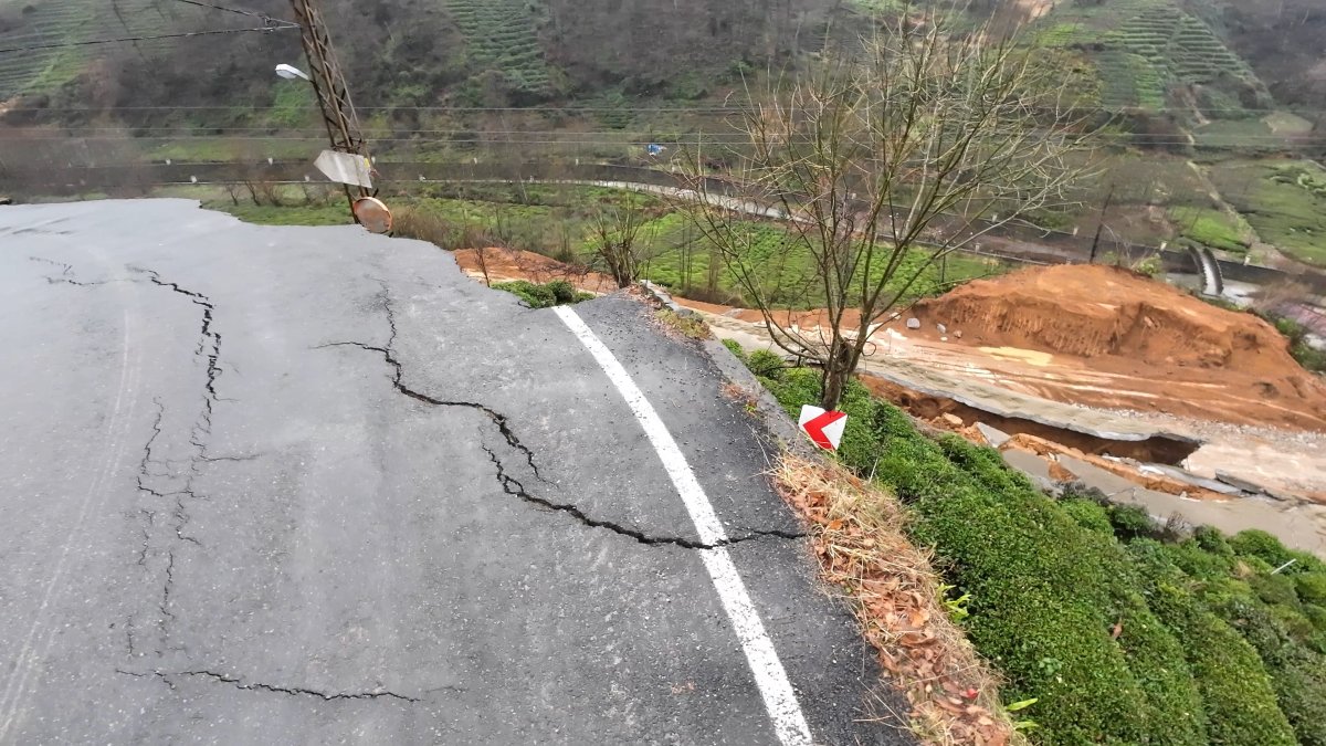 Derepazarı'nda Heyelan Felaketi: Yol Çöktü, Elektrikler Kesildi