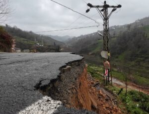 Derepazarı’nda Heyelan Felaketi: Yol Çöktü, Elektrikler Kesildi