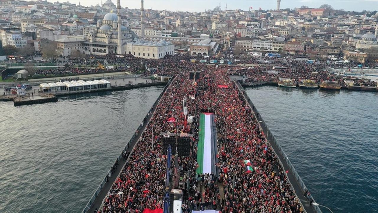 Filistin İçin Galata Köprüsü’nde Büyük Eylem