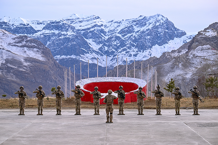 Hakkari Jandarma Komutanlığı'nın Başarılı Operasyonları ve Uluslararası Yarışma Başarısı