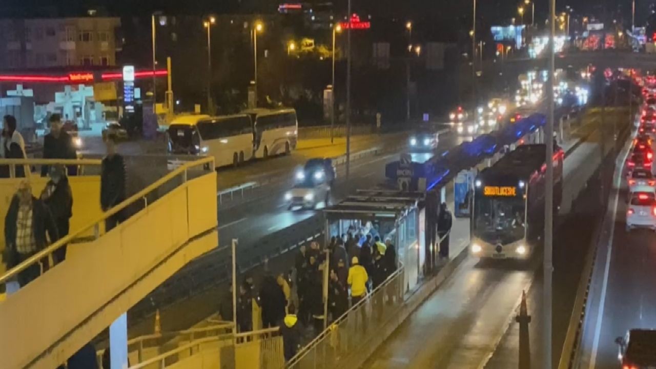 İncirli Metrobüs Durağında Silahlı Saldırı