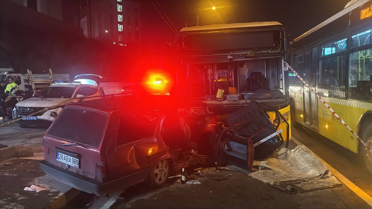 İstanbul Eyüpsultan'da Trafik Kazası: 1 Ölü, 1 Yaralı