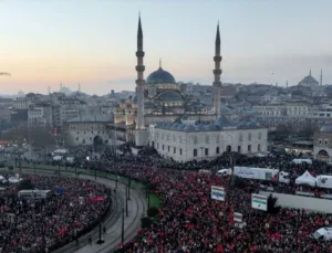 İstanbul’da Gazze İçin Büyük Yürüyüş Düzenlendi