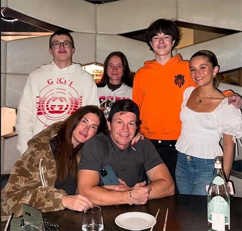 Mark Wahlberg: Hollywood'un Aksiyonu ve Mutlu Aile Hayatı