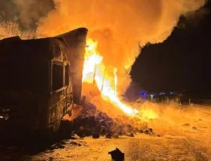 Mersin Tarsus’ta Tekstil Yüklü TIR Yangını