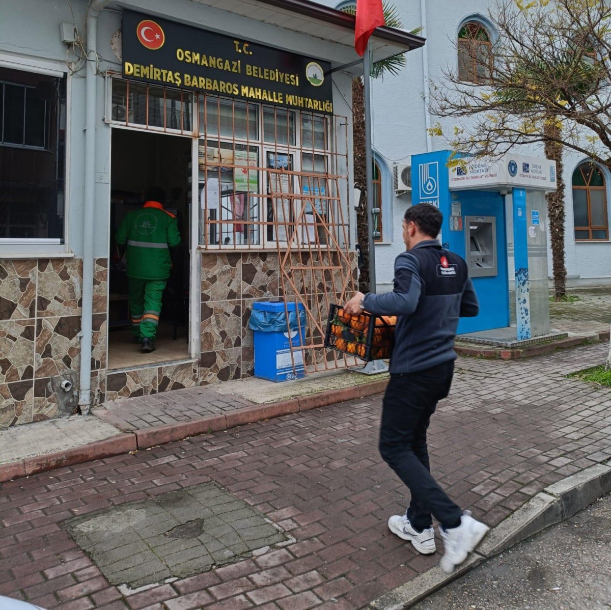 Osmangazi Belediyesi'nden Yeni Yıla Özel Portakal Dağıtımı