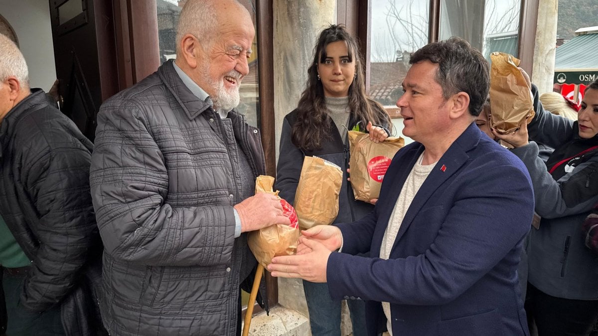 Osmangazi Belediyesi’nden Yeni Yıla Özel Portakal Dağıtımı