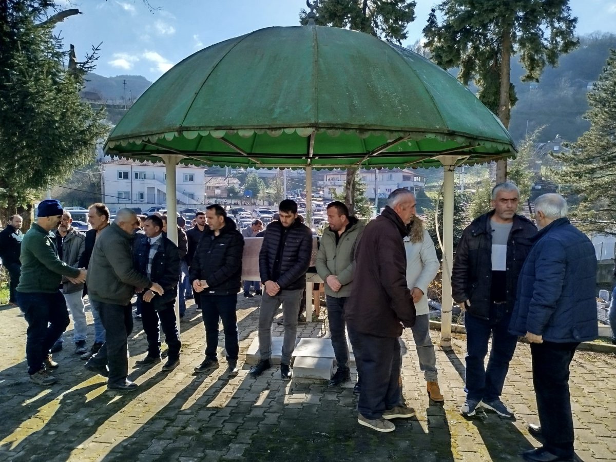 Sakarya'da 17 Yaşındaki Genç Kızın Şüpheli Ölümü