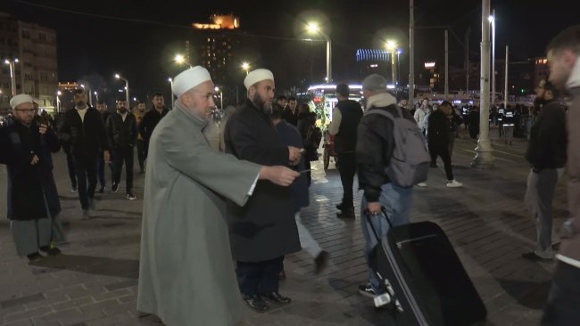 Taksim Meydanı'nda Yeni Yıl Öncesi Tebliğ Faaliyetleri