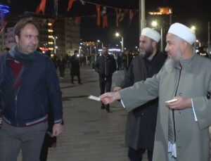 Taksim Meydanı’nda Yeni Yıl Öncesi Dini Tebliğ Faaliyetleri