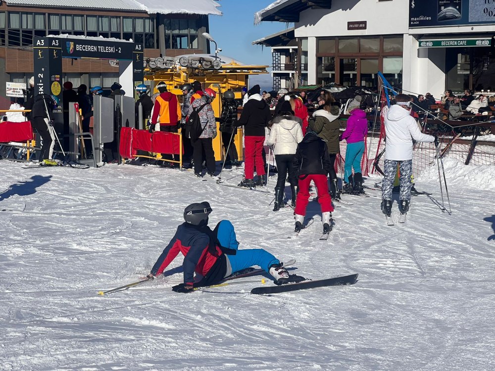 Uludağ'da Kayak Sezonu Başladı: Tatilcilerin Beyaz Cennet Keyfi