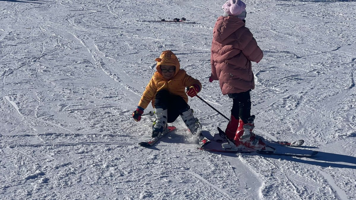 Uludağ’da Kayak Sezonu Başladı: Tatilcilerin Beyaz Cennet Keyfi