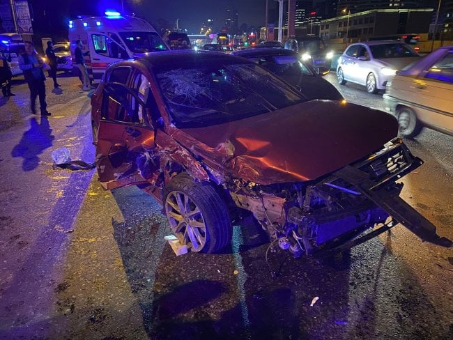 Üsküdar'da Zincirleme Trafik Kazası: 5 Yaralı