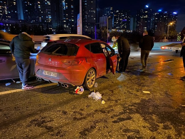 Üsküdar'da Zincirleme Trafik Kazası: 5 Yaralı