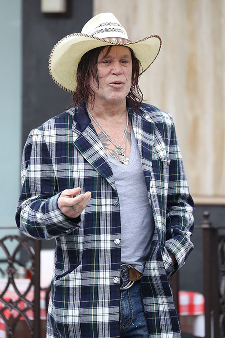 Kira Rourke Mickey Rourke: Maddi Zorluklarla Mücadele ve Kira Sorunları - Evos Angels